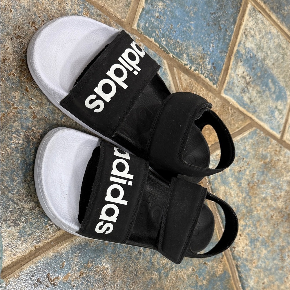Adidas  women’s size 8 Black and White Sandals - Picture 6 of 6